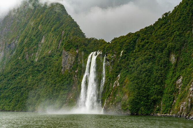Epic Milford Guided Tour from Te Anau - The drive through Fiordland: glacier-carved valley to 945m tunnel