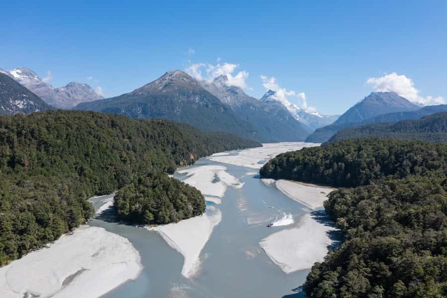 From Queenstown: Dart River Canoe & Jet Boat Day Trip - Lunch by the river: why the picnic matters on this kind of day