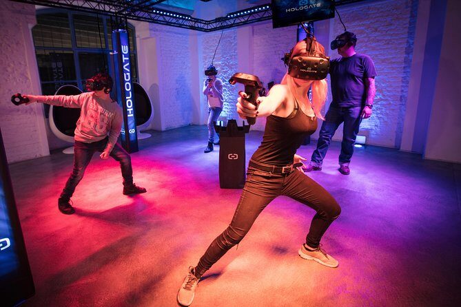 Hologate VR - Multiplayer Virtual Reality - Check in at Thrillzone: the part that saves your decision-making