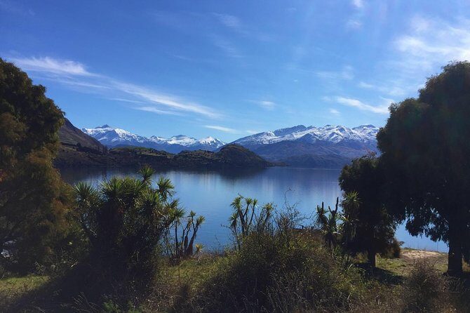 Lake Wanaka 1-Hour Cruise Including Wine and Cheese - Crew vibe, music, and what to expect from narration
