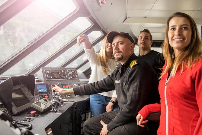 Milford Sound Cruise: Stunning Views & Optional Picnic or Buffet - Boarding and the first minutes onboard: what “1 hour 45 minutes” really feels like