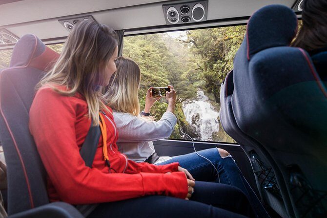 Milford Sound Premium Coach and Cruise with Lunch from Te Anau - Lunch and onboard perks: what’s included and why it matters