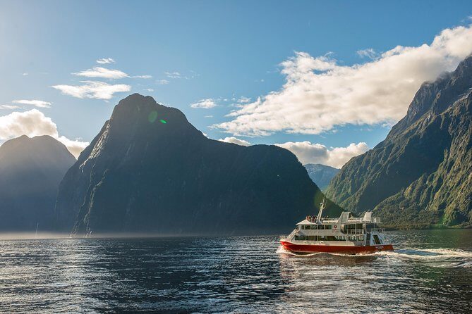 Milford Sound Premium Coach and Cruise with Lunch from Te Anau - Weather reality in Fiordland: how to dress and what changes
