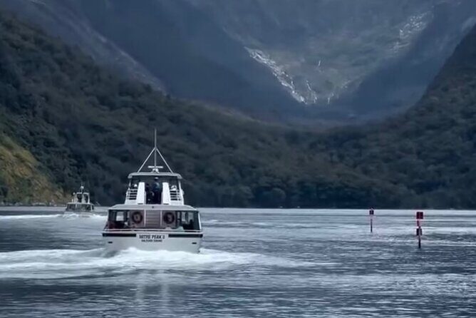 Milford Sound Private Day Trip from Queenstown via Te Anau - Queenstown to Te Anau: the warm-up stop that sets the mood