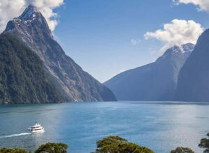 Milford Sound: Small-Group Tour from Te Anau - The Road to Milford: Lake Te Anau to glacier-carved valleys