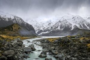 Mt Cook Day Small-Group Tour From Queenstown - Cromwell, Lake Dunstan, and Lindis Pass: the road through the vines and the passes