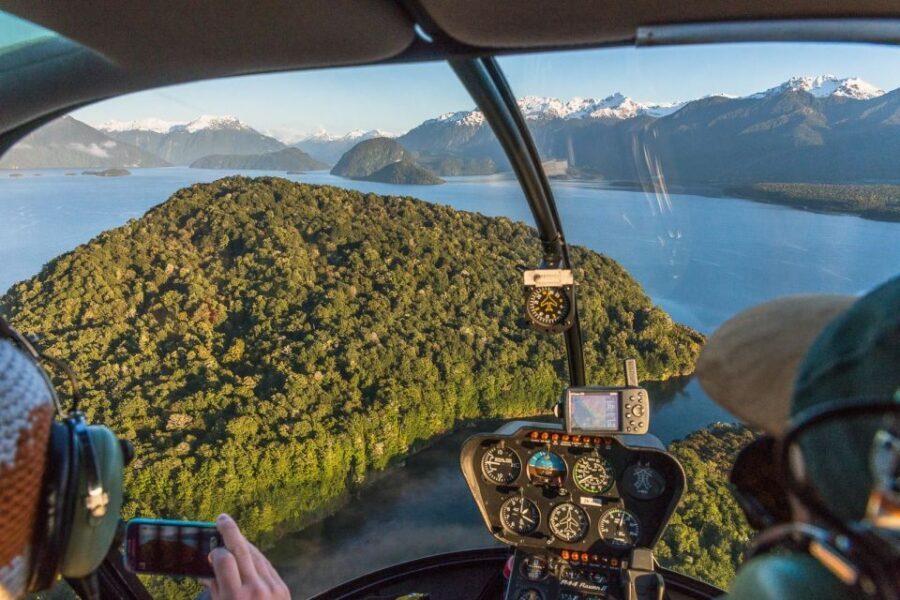 Te Anau: 30-Minute Fiordland National Park Scenic Flight - What a typical 30-minute experience feels like