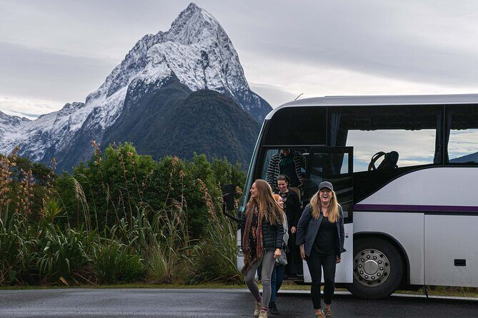 TSS Earnslaw Lake Wakatipu Steamship Cruise from Queenstown - Onboard café time: snacks, drinks, and small comforts