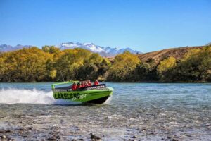 Wanaka: Jet Boat Ride on Clutha River - From Wanaka waterfront to the Clutha: the flow of your 60 minutes